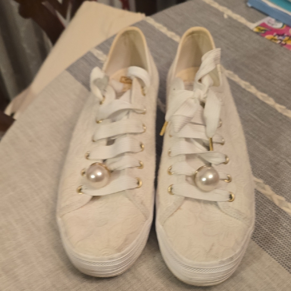 Chic White Women's Sneakers with Pearl Detail In Box